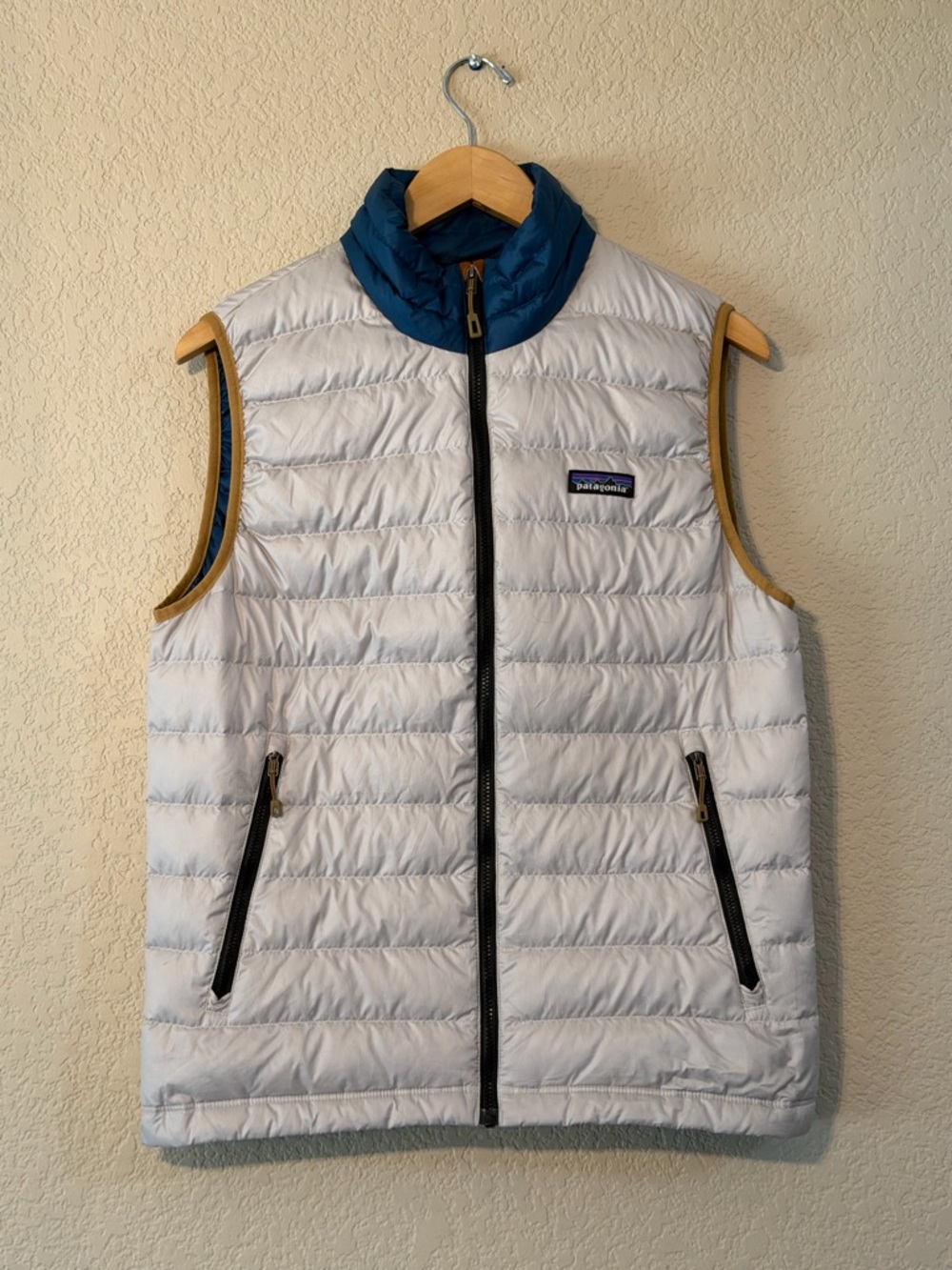 Patagonia Men’s Down Sweater Vest with Blue Collar, sz SM